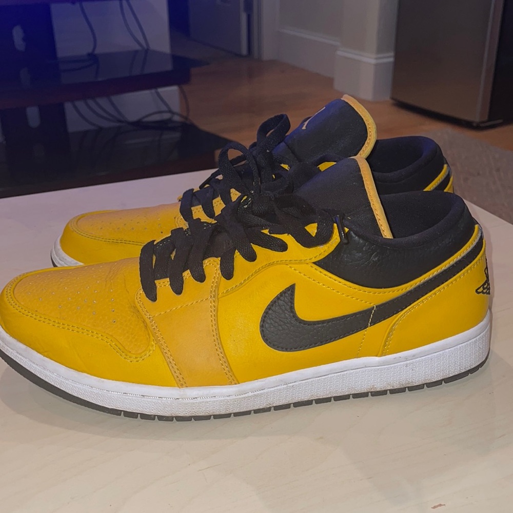 Air Jordan 1 Low “University Gold/Black”